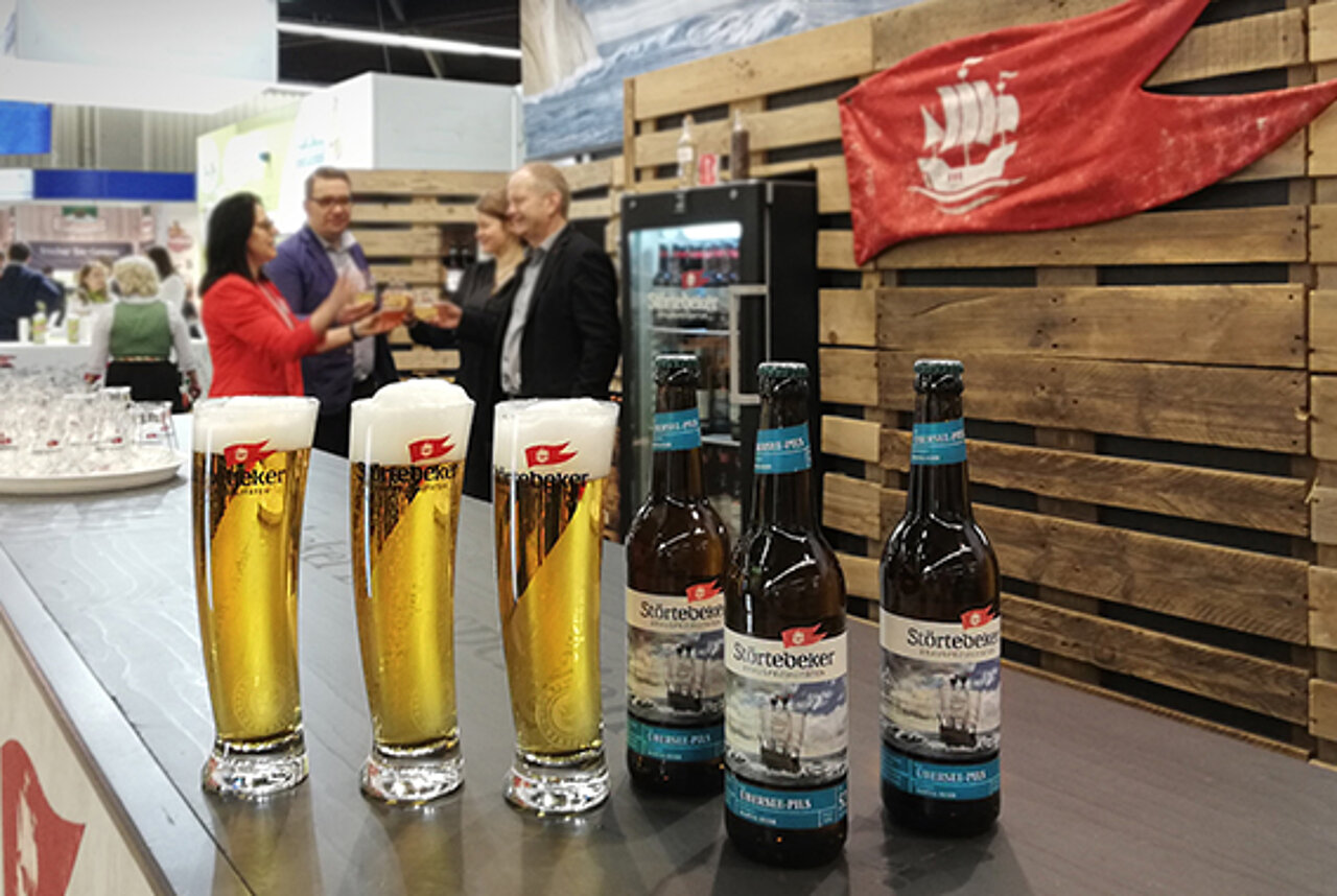 Das Störtebeker Übersee-Pils feiert Premiere auf der BIOFACH in Nürnberg.